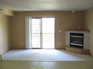 2866 Coral Ct APT 302, Coralville, IA 52241