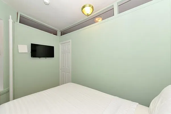 Rented by Eisenberg Exclusives | media 24