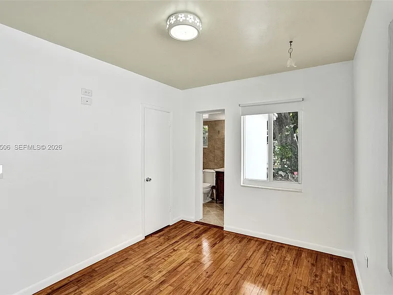 2420 SW 16th St — Photo 24