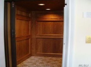 106-4 Morris Ave, Rockville Centre, NY 11570