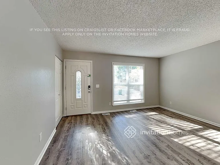 1617 S Sedalia St — Photo 4