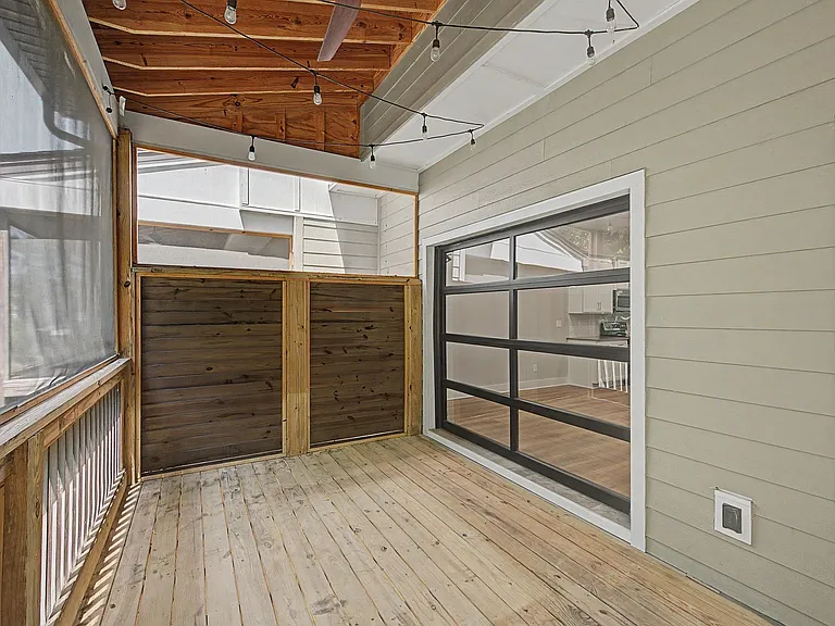 221 Stonecrest Cir — Photo 22