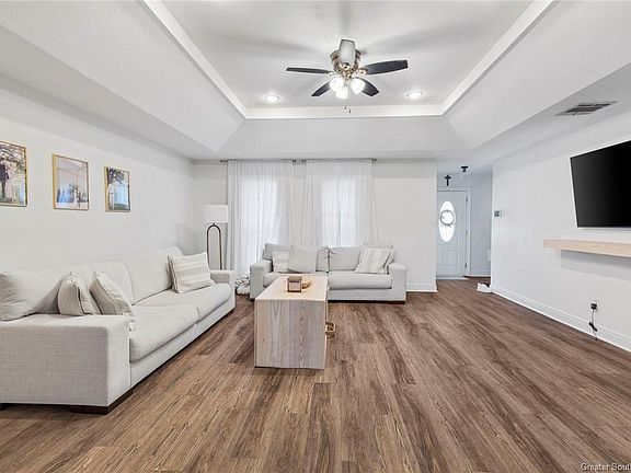 5th image of 141 Summerwood Dr