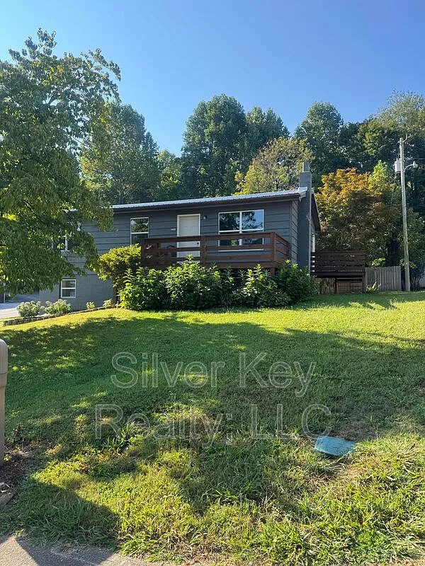 3 bed, 3.0 bath, $1,850 — Photo 1