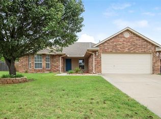 800 Blake Ct, Edmond, OK 73003