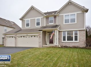 580 Hamilton Ln, North Aurora, IL 60542