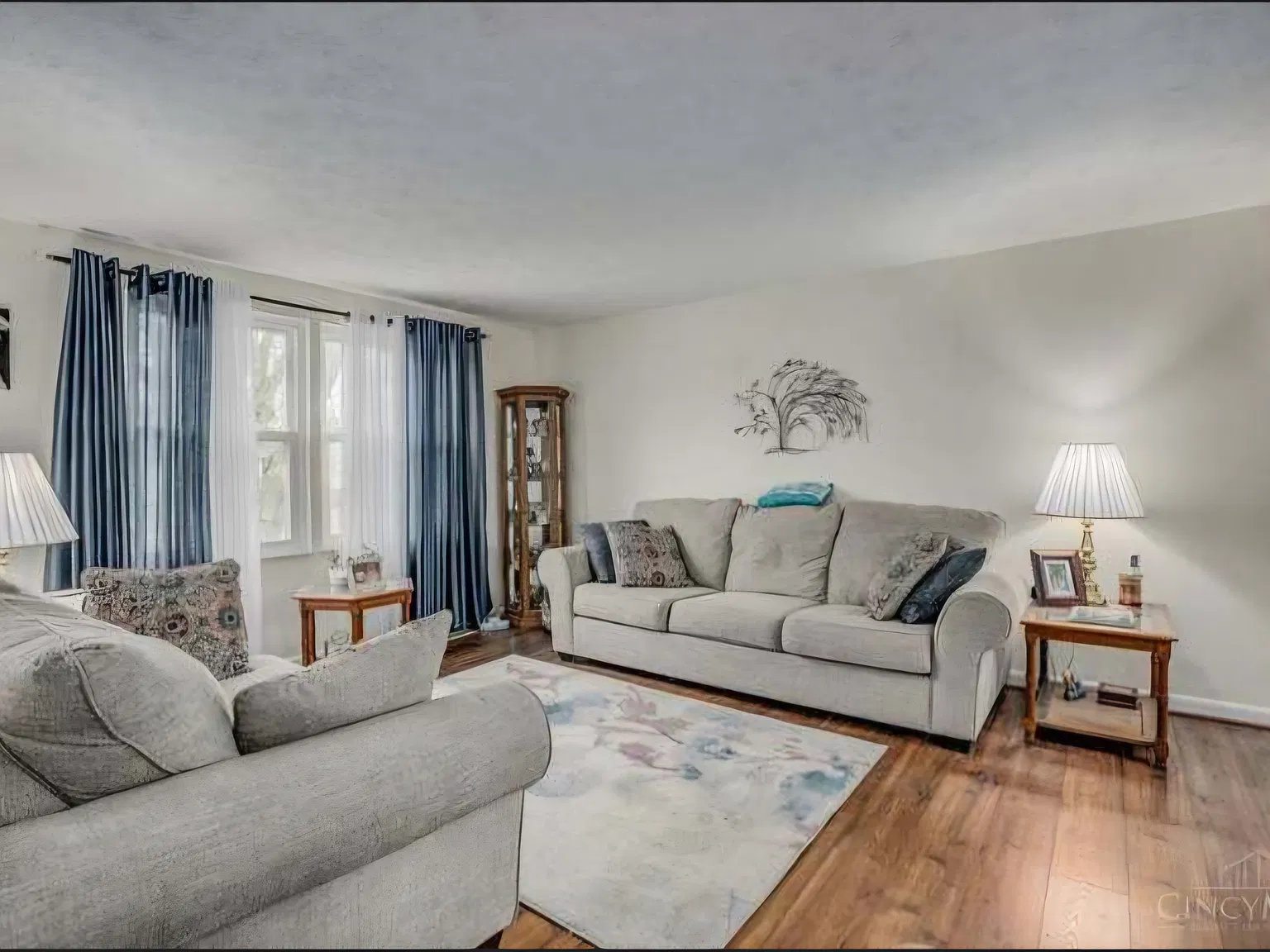 3 bed, 1.5 bath, 1484 sqft, $2,100 — Photo 2