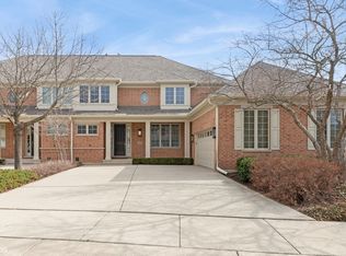 2145 Royal Ridge Dr, Northbrook, IL 60062