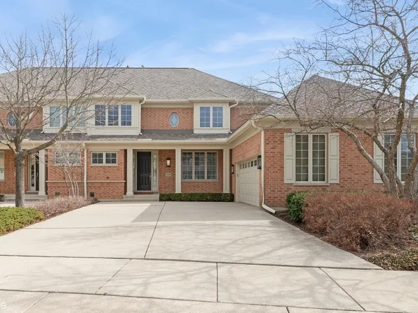 2145 Royal Ridge Dr, Northbrook, IL 60062