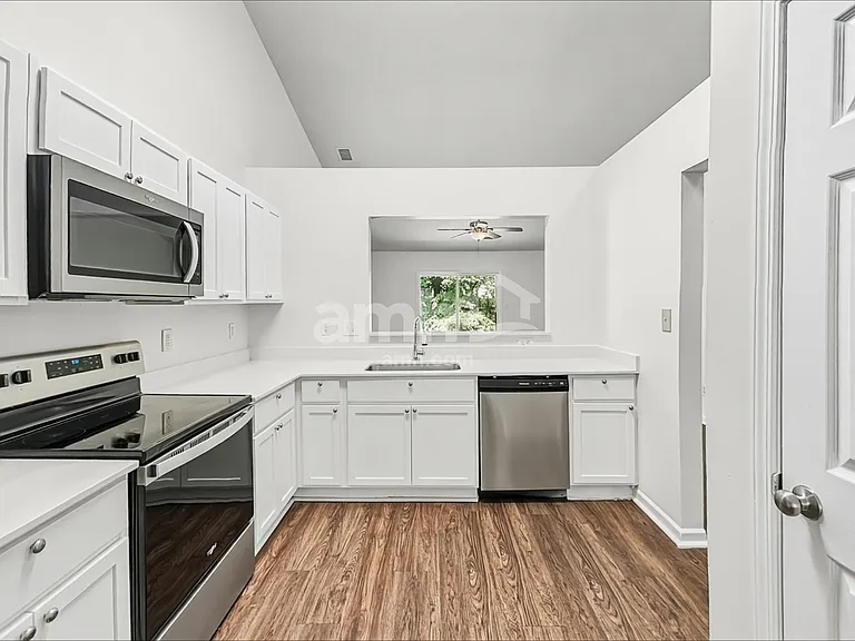 10921 Gardenia St — Photo 3