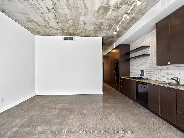 23 Brant St #213 — Photo 9