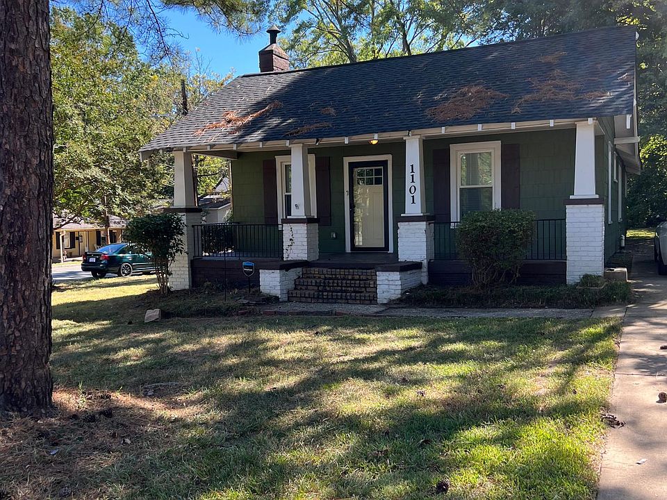 1923 Crafstman Bungalow on a corner lot in charming Enderly Park.