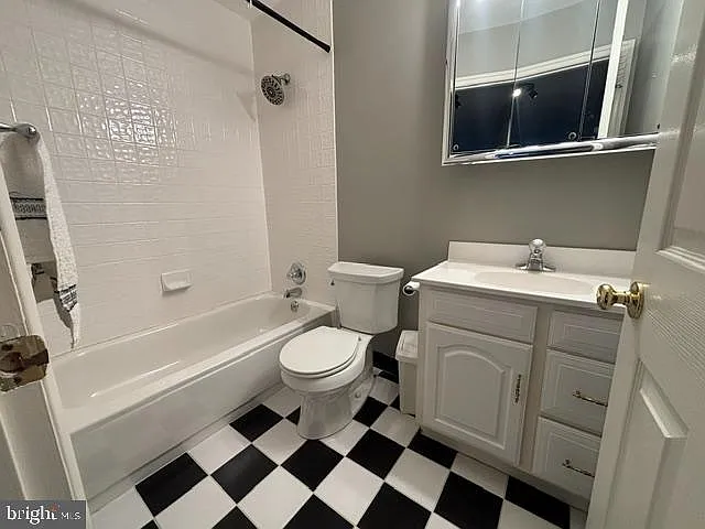 10148 Vanderbilt Cir — Photo 25