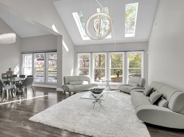 9825 Windward Slope Dr, Lakeland, TN 38002