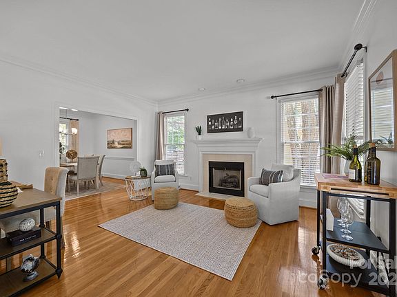 3rd image of 8441 Sandowne Ln