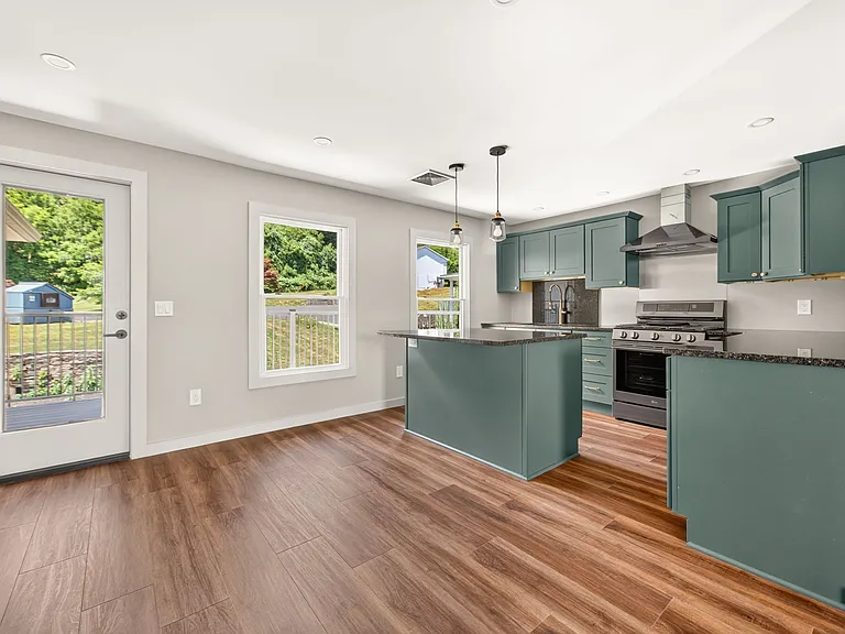 176 Hudson St #4 — Photo 3