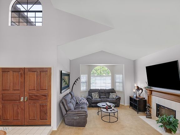4th image of 330 Golden Bear Ct