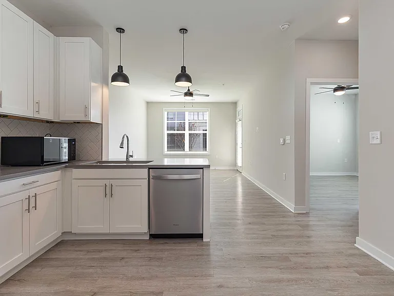 Middle Sound West Apartments — Photo 101
