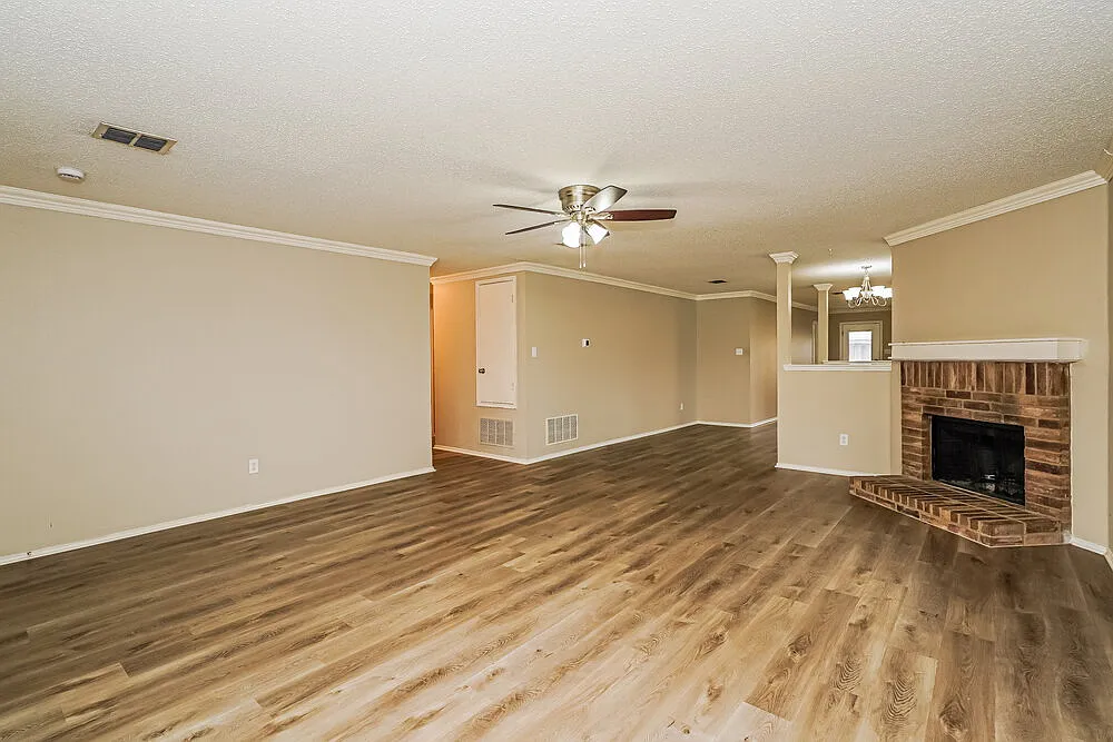 3 bed, 2.0 bath, 1868 sqft, $2,670 — Photo 3