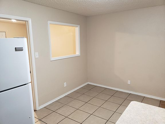 3rd image of 530 N Burk St #3