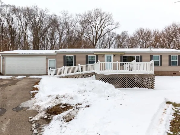 11702 G Ave, Aplington, IA 50604