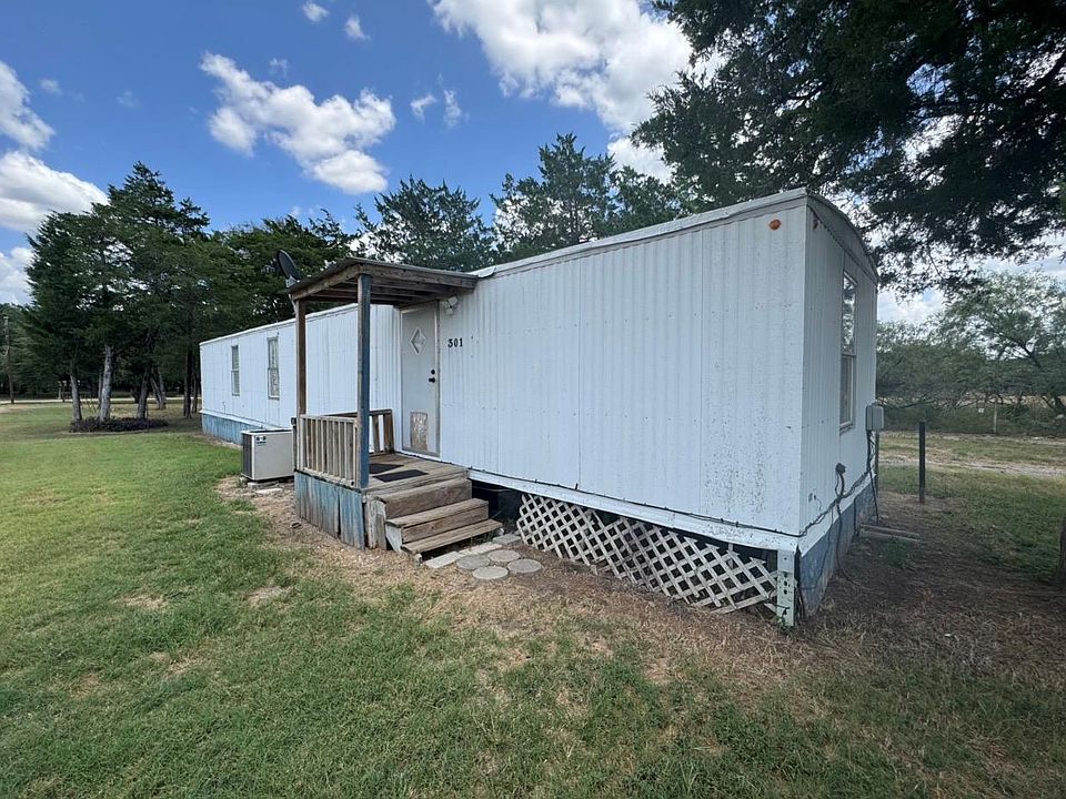 1st image of 301 Whitetail Ln