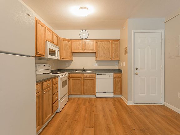 3rd image of 2301 Goss St Unit 201
