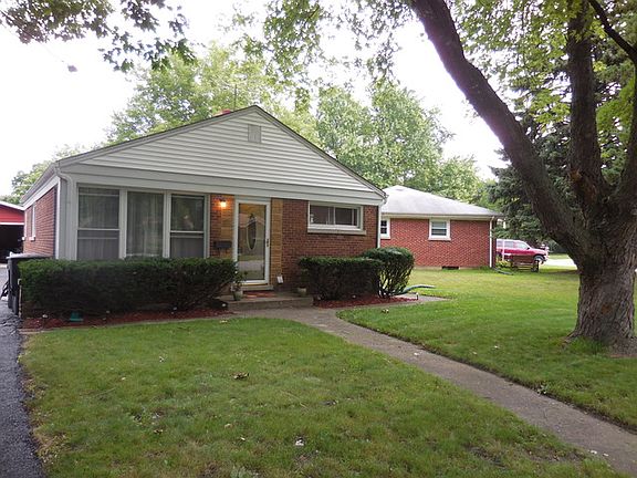 3rd image of 854 Lange St