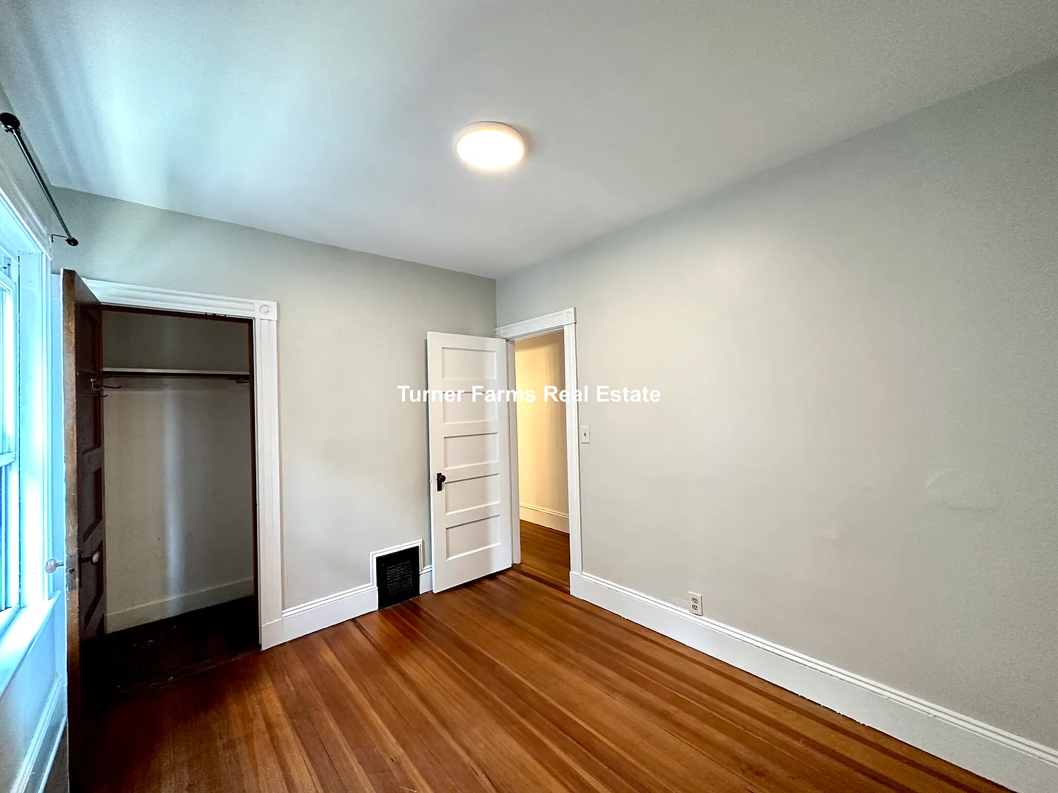 4 bed, 9999 sqft, $3,400 — Photo 4