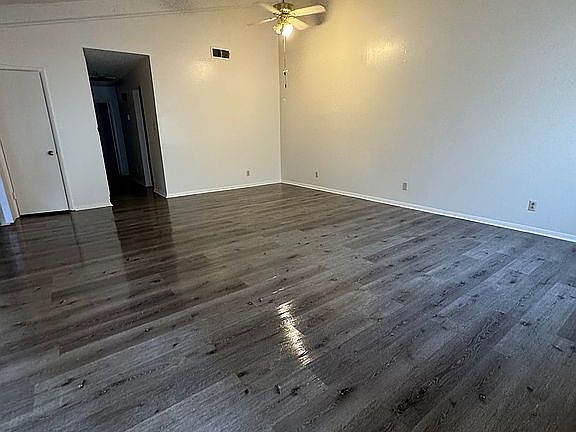 2nd image of 1869 Woodvine Ln