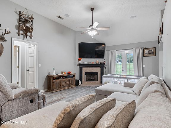 4th image of 313 Springrun Rd