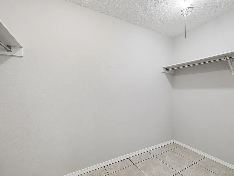 6210 Valley Queen — Photo 17