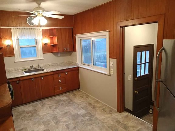 2nd image of 399 Berea St