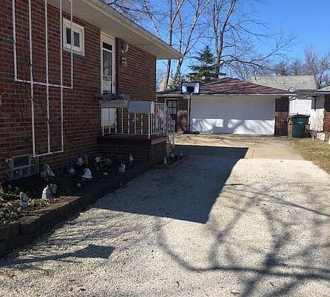 2nd image of 827 Shannon Ave