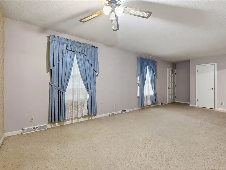 1886 Old Trenton Rd — Photo 7