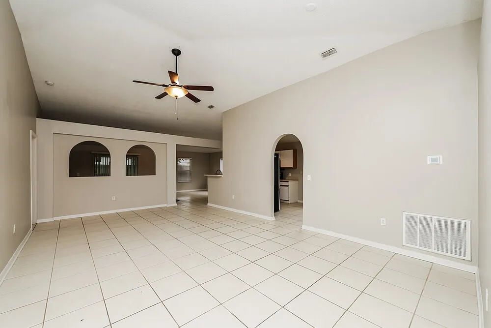 3 bed, 2.0 bath, 1849 sqft, $1,900 — Photo 3