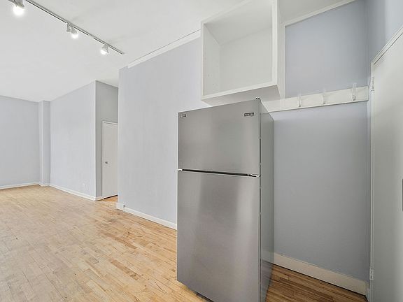 3rd image of 215 W 101st St APT 8H
