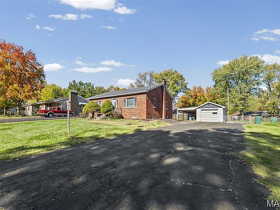 2nd image of 112 Easton Ave