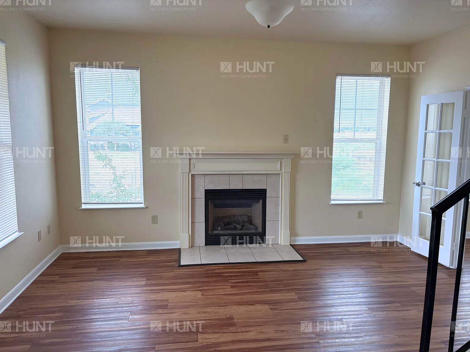 3 bed, 2.5 bath, 1989 sqft, $3,063 — Photo 4