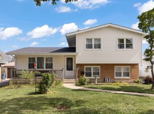 639 N Indiana St, Elmhurst, IL 60126