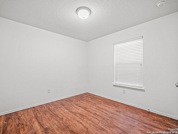 5th image of 1322 PLAZA LAKE DR