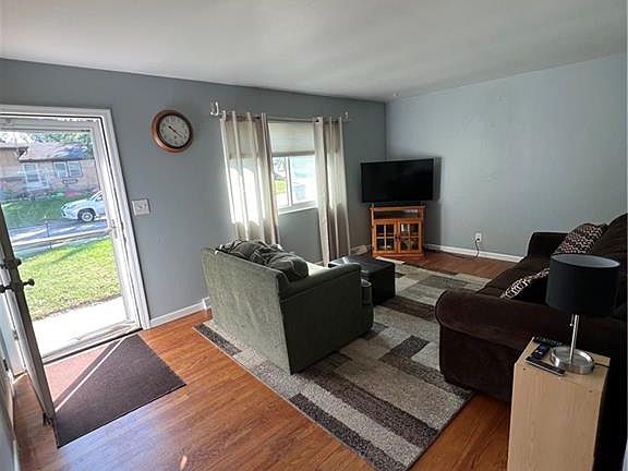 4th image of 5354 N Palmer Ave