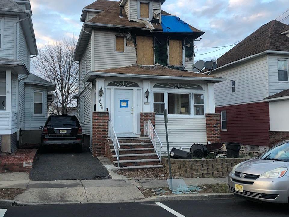 2nd image of 128 W 1st St