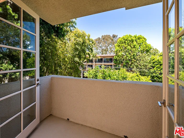 575 S Barrington Ave #305 — Photo 19