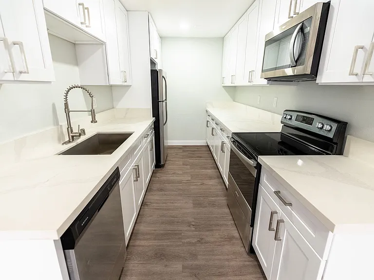 816 S. Bundy Dr — Photo 24