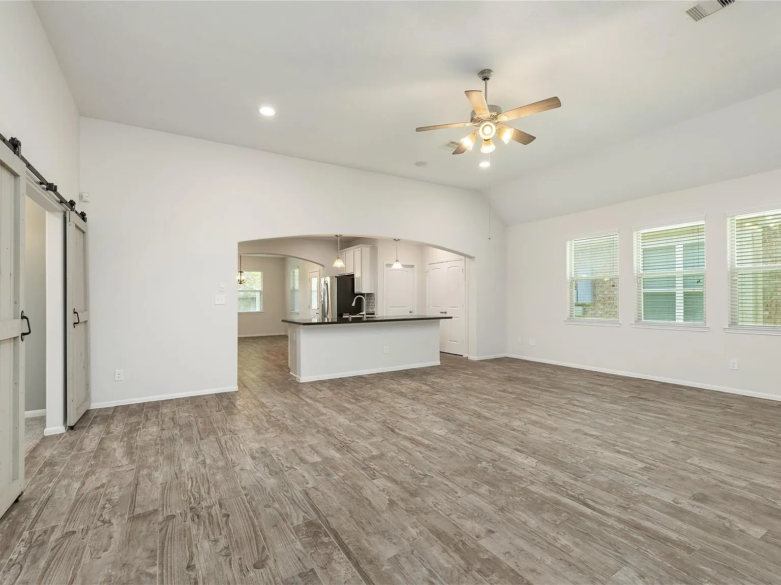 3 bed, 2.0 bath, 2111 sqft, $2,500 — Photo 4