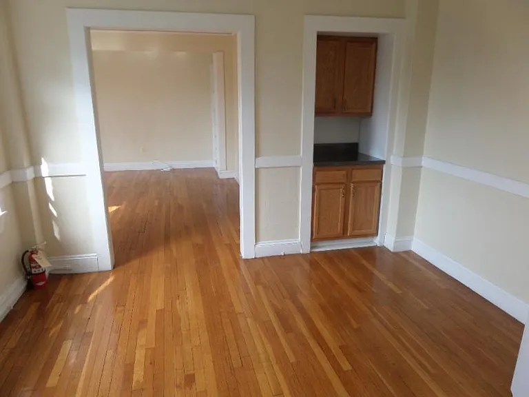 Craigie Cir — Photo 3