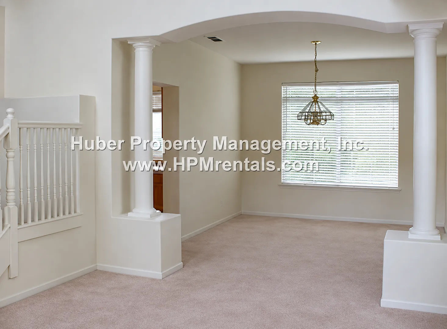 Spacious 4-Bedroom Home in Desirable Brookfield 3-Car Garage & Private Backyard — Photo 3