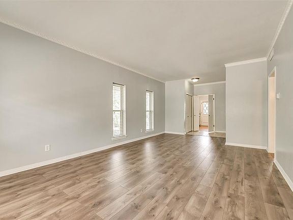 5th image of 4320 Bellaire Dr S APT 201