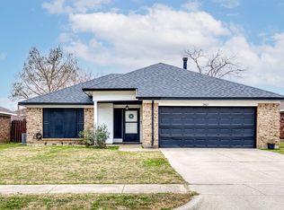 2817 Country Creek Ln, Fort Worth, TX 76123